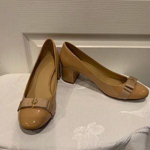 Tory Burch “Trudy” Beige Patent Leather shoes